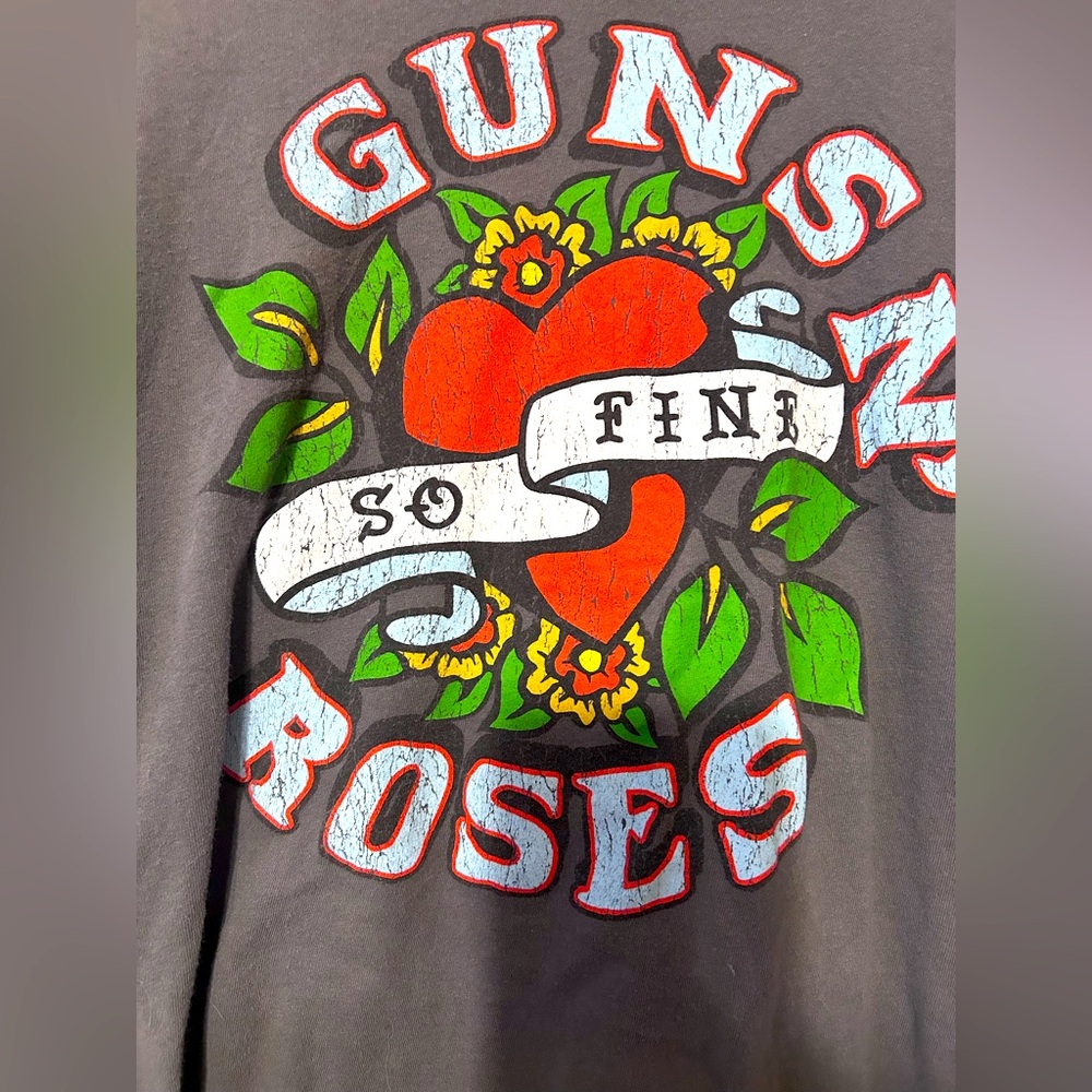 SALE NWOT Guns N’ Roses 🌹 Band T shirt - Picture 3 of 3